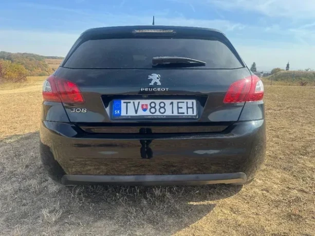peugeot-308-16-bluehdi-ss-allure-koza-led-svetlomety-parkkamera-big-3