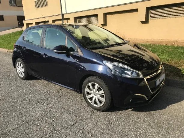 peugeot-208-12-vti-big-0