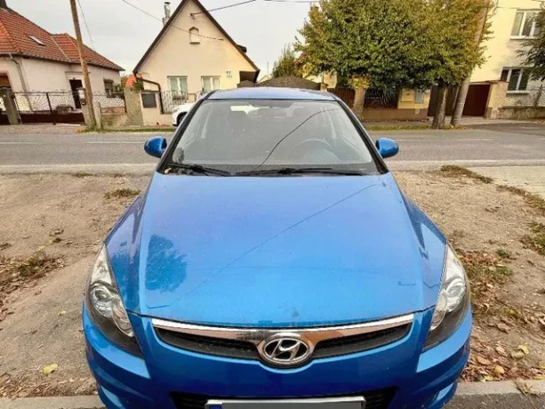 hyundai-i30-14-109hp-cerstva-stkek-vymenene-brzdy-a-klima-big-0