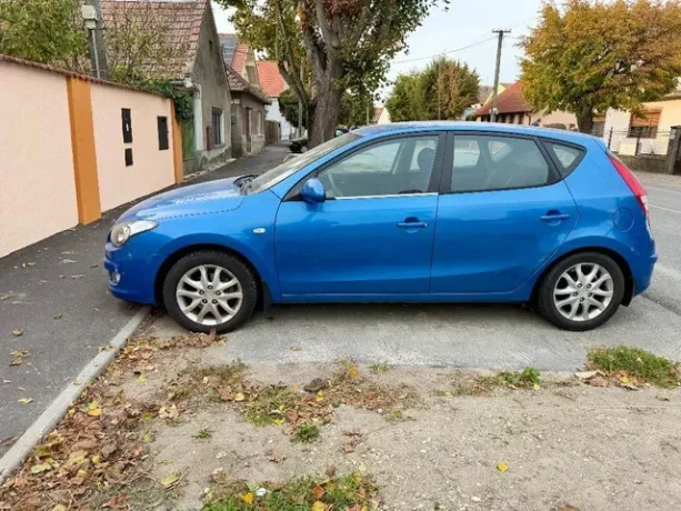 hyundai-i30-14-109hp-cerstva-stkek-vymenene-brzdy-a-klima-big-2