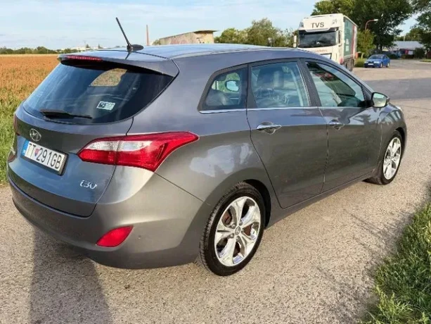 hyundai-i30-cw-i30-kombi-16i-gdi-16v-dohc-style-99kw135hp-m6-big-3
