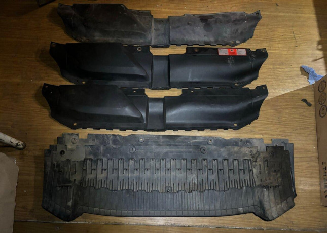 kryt-naraznika-vrchny-spodny-audi-a4-b8-big-0