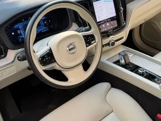 volvo-xc60-b4-benzin-plus-bright-145-kw-45500-km-1-majitel