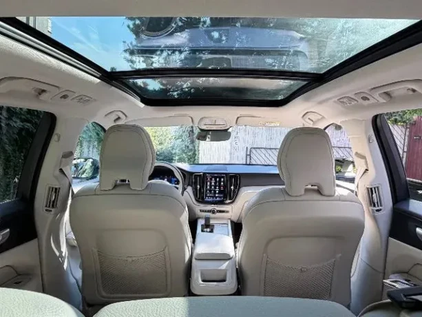 volvo-xc60-b4-benzin-plus-bright-145-kw-45500-km-1-majitel-big-1