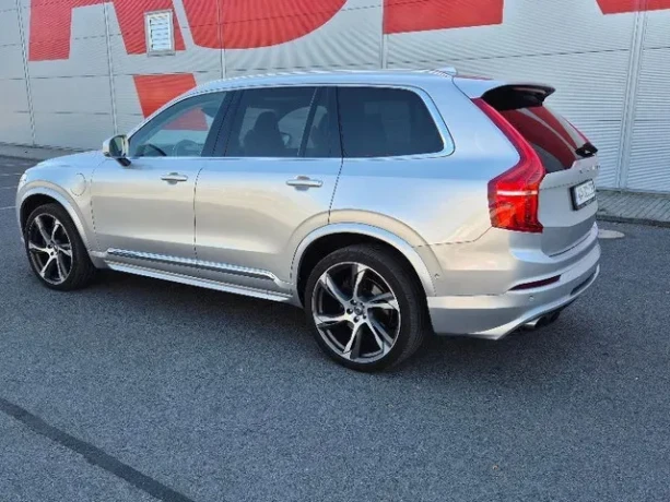 volvo-xc90-t8-inscription-twin-engine-407-koni-7-miest-big-1