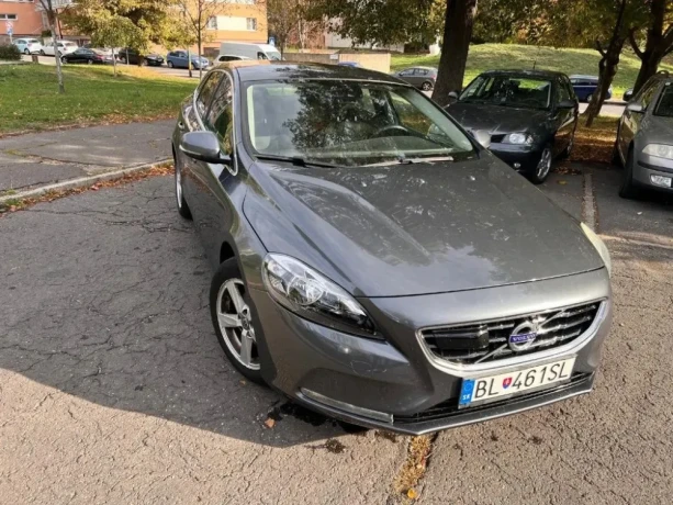 volvo-v40-d2-momentum-84kw115hp-m6-big-0
