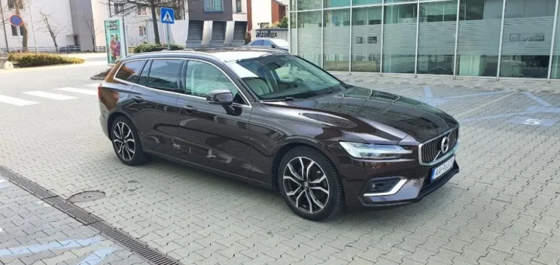 volvo-v60-b4-inscription-mild-hybrid-zaruka-volvo-2026-dph-odpocitatelna-tazne-zariadenie-big-0
