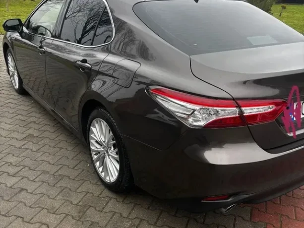 toyota-camry-25-hybrid-executive-e-cvt-130kw177hp-a1-big-1