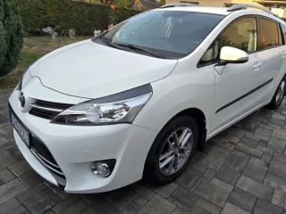 toyota-verso-18-l-valvematic-6-mt-active-trend-family