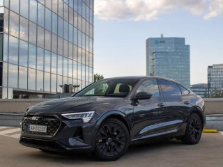 audi-q8-e-tron-sportback-55-s-line-quattro