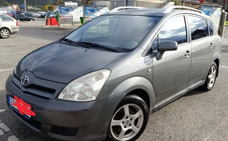 toyota-corolla-verso-16-benzin-81kw-manual-prevodovka-big-0