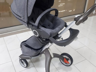 sportovy-kocik-stokke-explory-v4-sivy-vybava