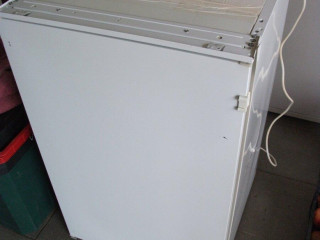 vstavanazachovala-chladnicka-znzanussi