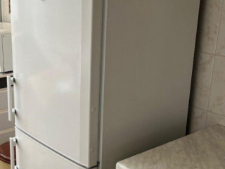 biela-chladnicka-s-mrazakom-liebherr