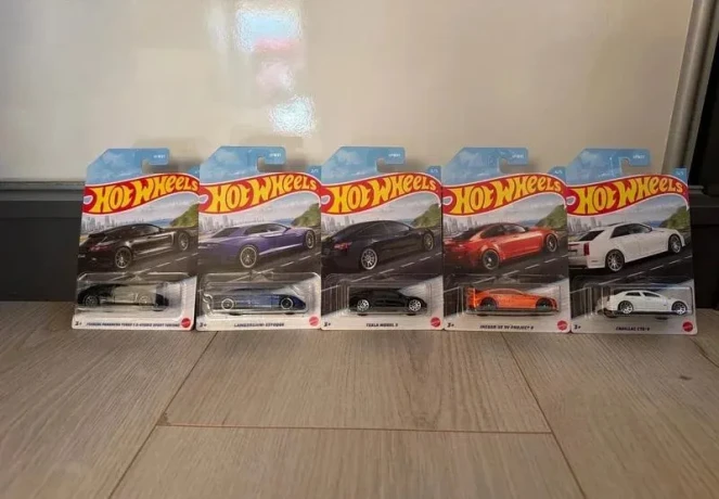 hot-wheels-hfw37-luxury-sedans-2021-big-0