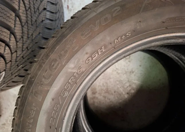 zimne-pneumatiky-22555r16-hankook-big-4