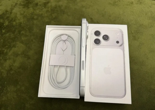iphone-17-pro-256gb-silver-top-stav-big-4