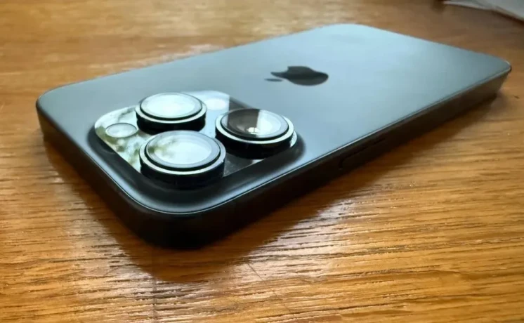 apple-iphone-15-pro-top-stav-bez-skrabanca-big-0