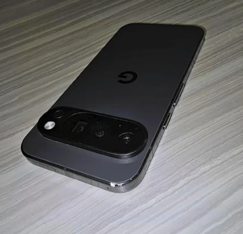 google-pixel-10-pro-256-gb-obsidian-zaruka-do-122027-big-2