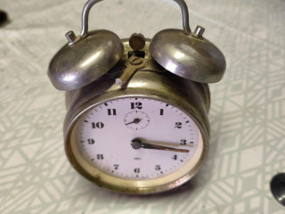 retro-budik-okne-funkcny