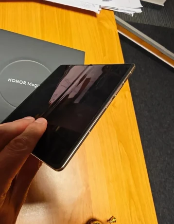 honor-magic-v6-zlaty-big-3