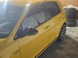 cierne-kryty-spatnych-zrkadiel