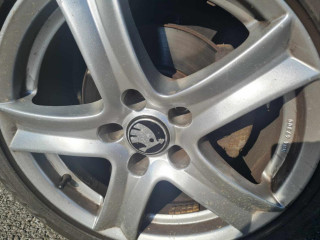 stredove-krytky-puklicky-kolies-skoda-vrs