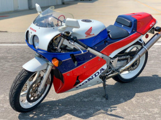 1990-honda-vfr-750-rc30