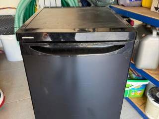 chladnicka-liebherr-cierna