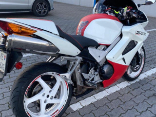 honda-vfr-800-vtec