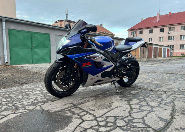 suzuki-gsx-r-1000-k5-big-0