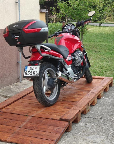 moto-guzzi-breva-750-big-0