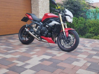 triumph-street-triple-675-s-quickshifterom-a-racefit-vyfukom