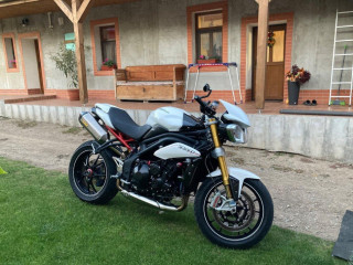 triumph-speed-triple-1050-r