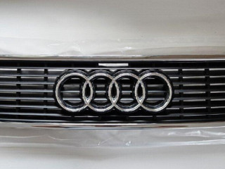 mriezka-kapoty-audi-a8-d2-predfacelift