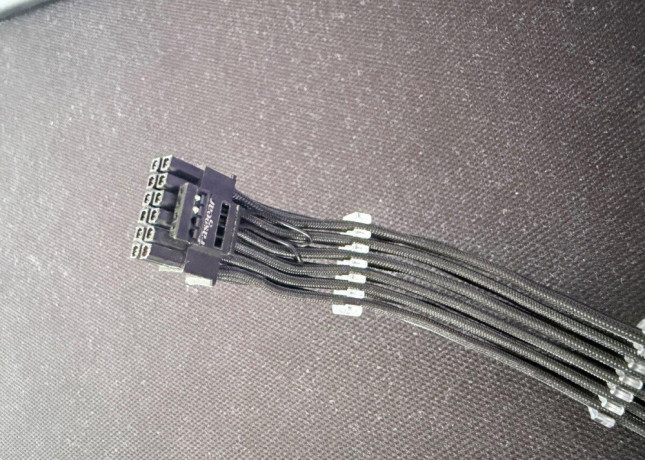 kabel-napajaci-12whpwr-600w-a-lianli-gpu-strimer-3x8pin-big-0