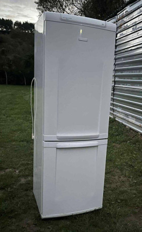 predam-chladnicku-s-mraznickou-elektrolux-big-0