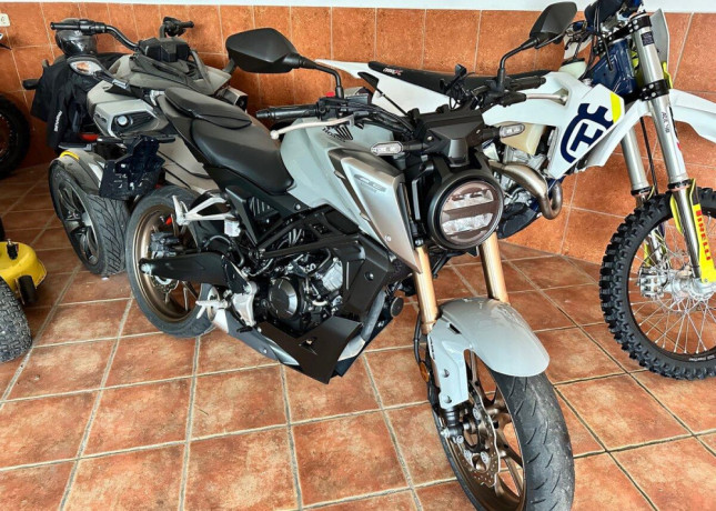 honda-cb-125r-2022-big-0