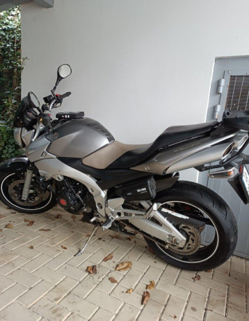 suzuki-gsr-600-big-0