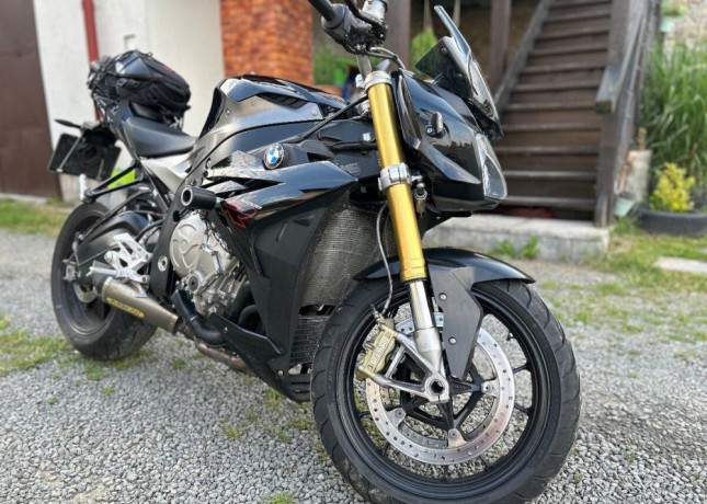 bmw-s1000r-big-0
