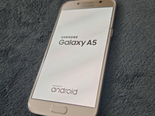 samsung-galaxy-a5-2017-gold-prasknute