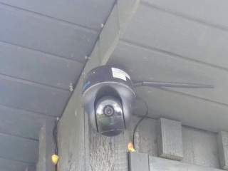 predam-solarnu-kameru-reolink-2k-ptz-s-originalnym-panelom