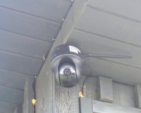 predam-solarnu-kameru-reolink-2k-ptz-s-originalnym-panelom-big-0