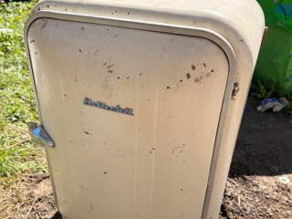 retro-chladnicka-elektrosvit