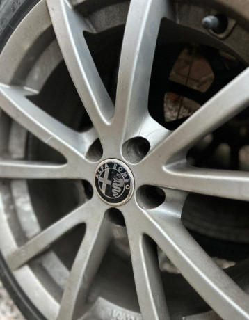 alfa-romeo-5x98-r17-big-0