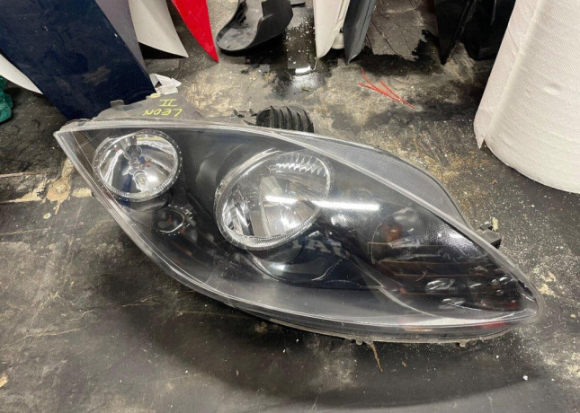 predne-prave-svetlo-seat-leon-2-oe-5p1941034b-big-0