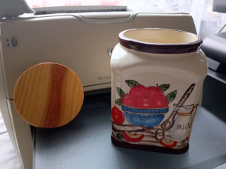 keramicka-malovana-nadoba-s-vekom-do-kuchyne