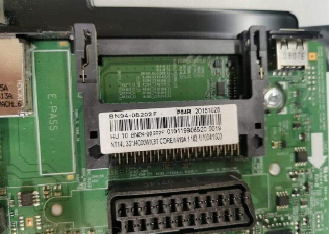 samsung-ue32j4000aw-diely-big-0