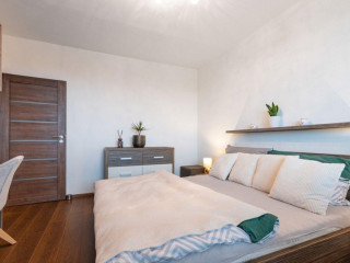 na-predaj-15-izbovy-byt-s-dvomi-lodziami