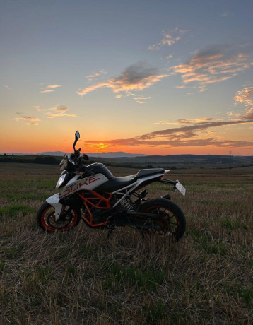 ktm-duke-390-rv2018-32kw-big-0